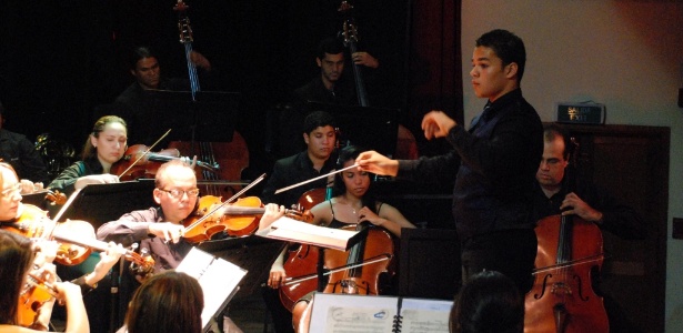 Aos 14 anos, venezuelano José Ángel Salazar é maestro Orquestra Sinfônica Juvenil do Estado de Nova Esparta (24/5/12) - BBC