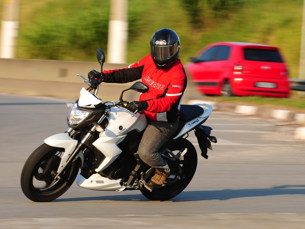 Dafra Next 250 chega ao Brasil a R$ 10.190 em três opções de cores -- branca, preta e vermelha - Doni Castilho/Infomoto