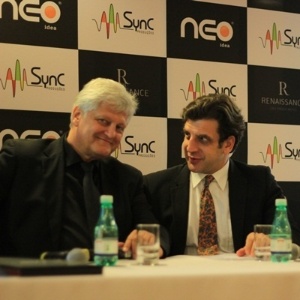 Dieter Wiesner (à esquerda), ex-empresário de Michael Jackson, durante lançamento da plataforma musical Neo Idea (24/5/12) - Divulgação/Olivio Netto/Vira Comunicação