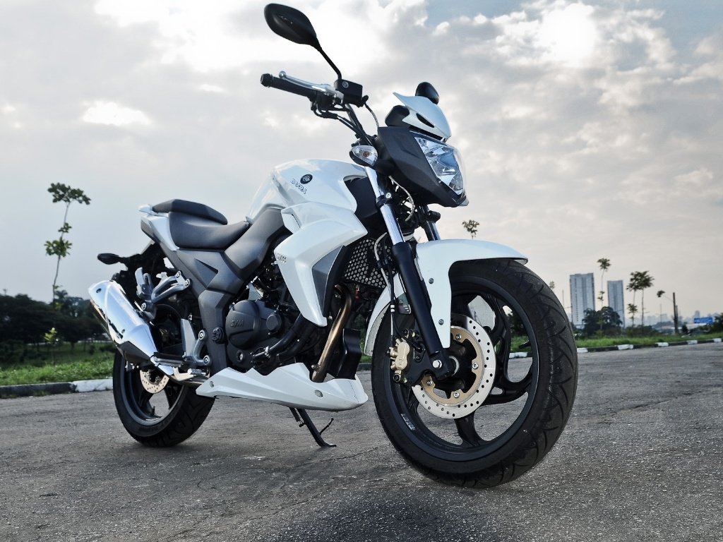 Guidão e pedaleiras diferem das peças utilizadas na Next de Taiwan, para adequação ao gosto brasileiro - Doni Castilho/Infomoto
