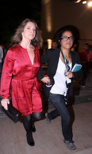 Letícia Spiller confere o terceiro dia de desfiles do Fashion Rio (24/5/12). O evento de moda acontece no Jockey Club, zona sul do Rio