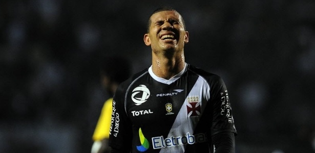 Nilton é mais um jogador deixando o Vasco pela crise financeira que assola o clube - AFP PHOTO / Nelson ALMEIDA