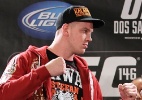 Mais alto do UFC, holandês revela passado como zagueiro: 'por cima ganhava todas'