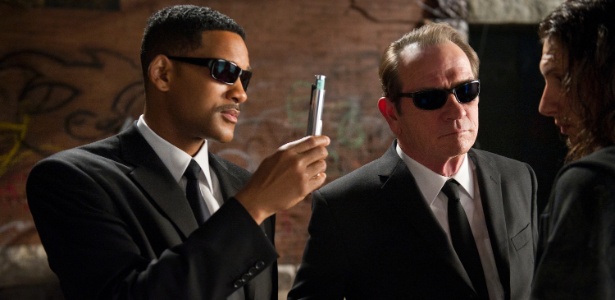 Will Smith e Tommy Lee Jones em cena do filme "Homens de Preto 3" - Divulgação