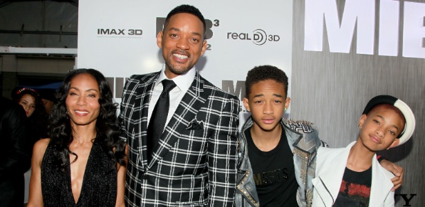 Will Smith leva a mulher, Jada, e os filhos, Jaden e Willow na pré-estreia de "Homens de Preto 3", em Nova York (23/5/12)  - AP