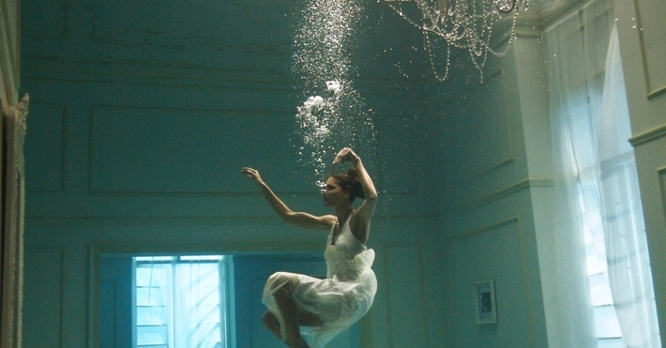 A imagem de Phoebe Rudomino foi retirada de um comercial de TV para a Johnson & Johnson's.Rudomino (2006)  - Phoebe 