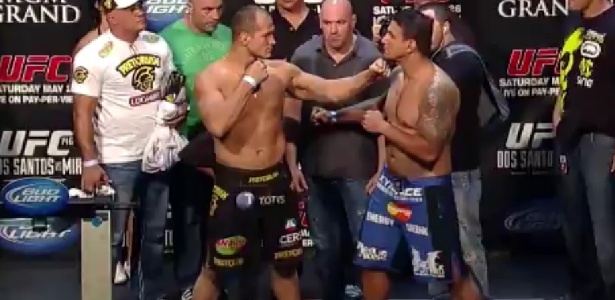 Encarada de Júnior Cigano e Frank Mir após a pesagem do UFC 146, em Las Vegas - Reprodução