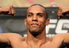 Edson Barboza admite ter que mudar estratégia para luta no UFC SP, mas diz: "Quero lutar"