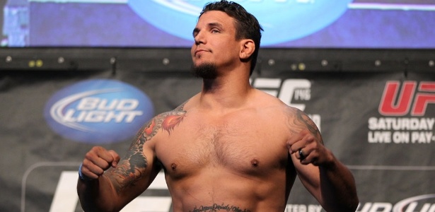 Frank Mir passa pela pesagem para encarar Cigano no UFC 146, em Las Vegas - UFC/Divulgação