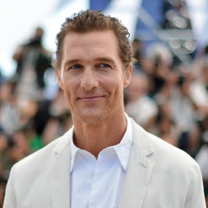 Matthew McConaughey é fotografado no Festival de Cannes (26/05/2012) - AFP/ ALBERTO PIZZOLI