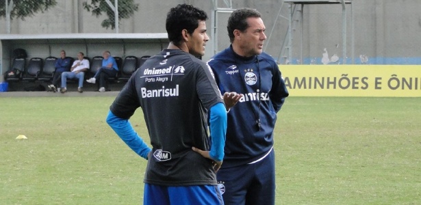 Luxemburgo do Grêmio orienta o Tony durante treino no suplementar do Olímpico - Carmelito Bifano/UOL Esporte