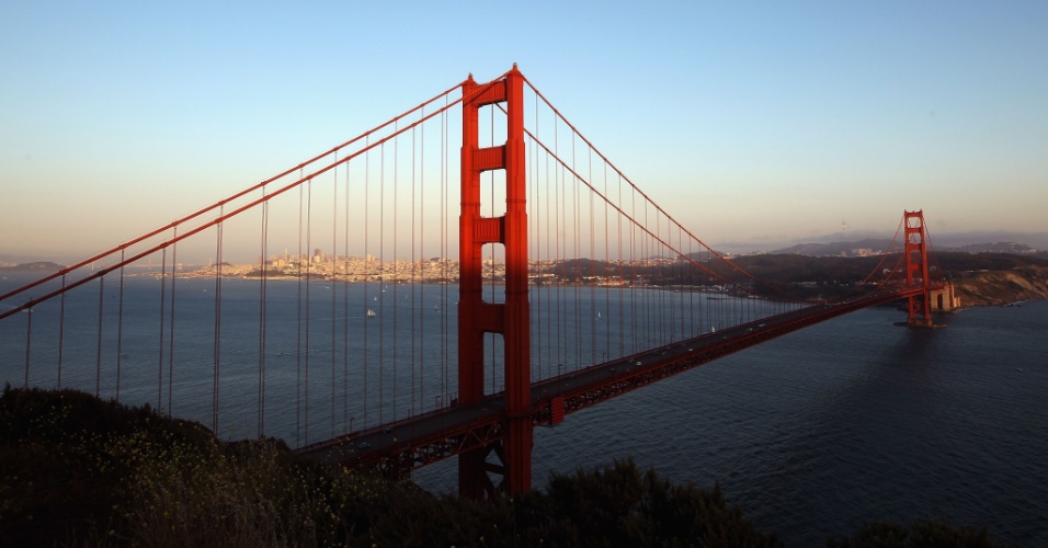 28.mai.2012 - Vista da ponte Golden Gate, em São Francisco, na Califórnia (EUA), que celebrou 75 anos no domingo (27). A ponte abriu tráfego em 27 de maio de 1937