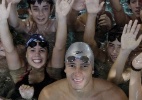 Nadador sofre com falta de piscina no Paraguai, divide água com crianças e cobra o presidente - REUTERS/Jorge Adorno