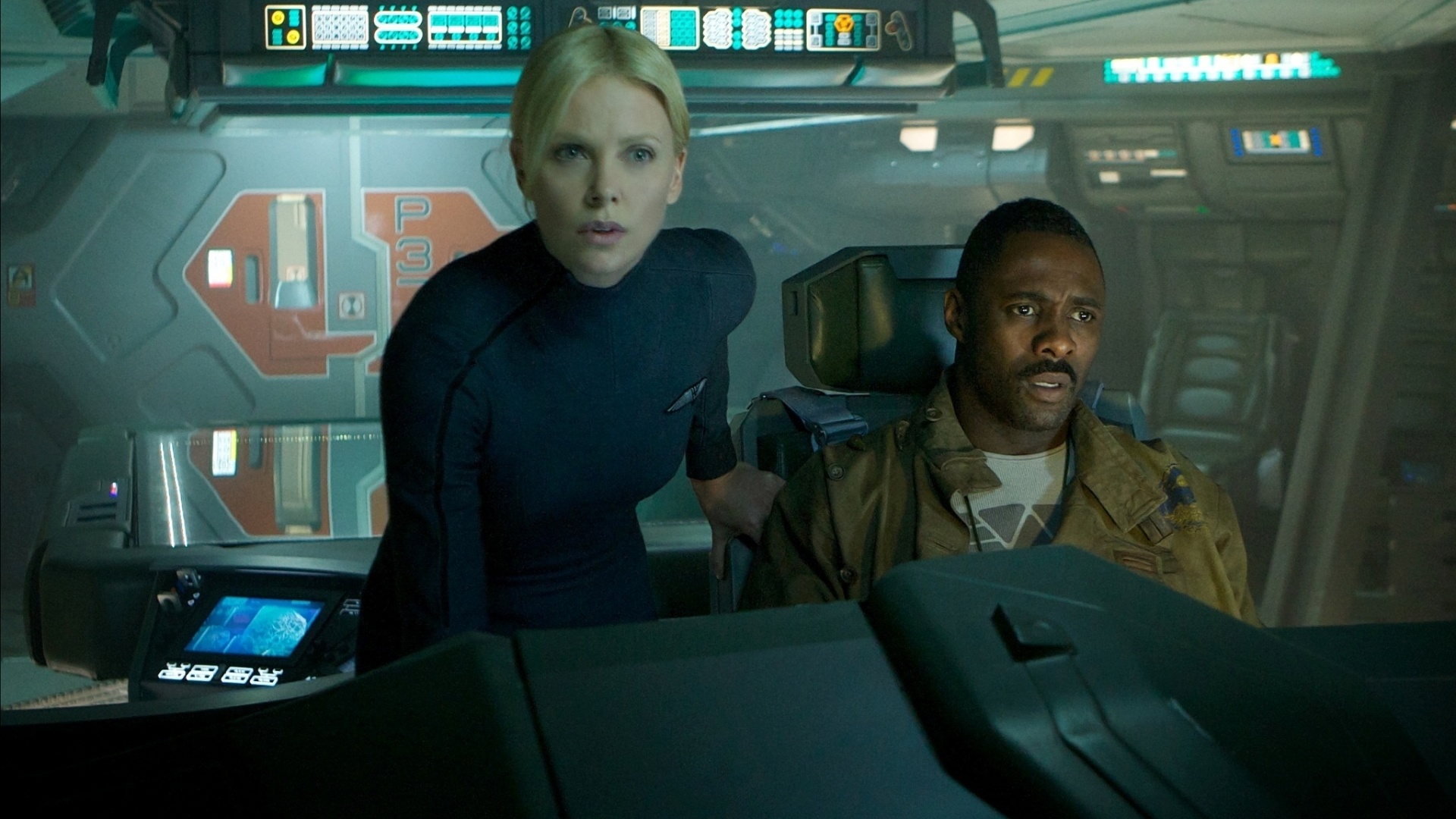 Charlize Theron e Idris Elba em cena de "Prometheus", de Ridley Scott - Divulgação