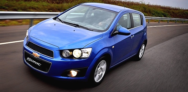 Chevrolet Sonic hatchback na versão LTZ, que pode ter câmbio A/T de seis marchas: bravo, né? - Divulgação