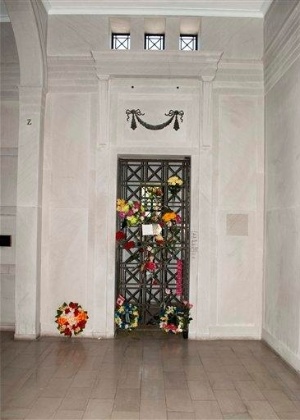 Cripta de Elvis Presley no cemitério Forest Hill, em Memphis - AP Photo/Julien"s Auctions