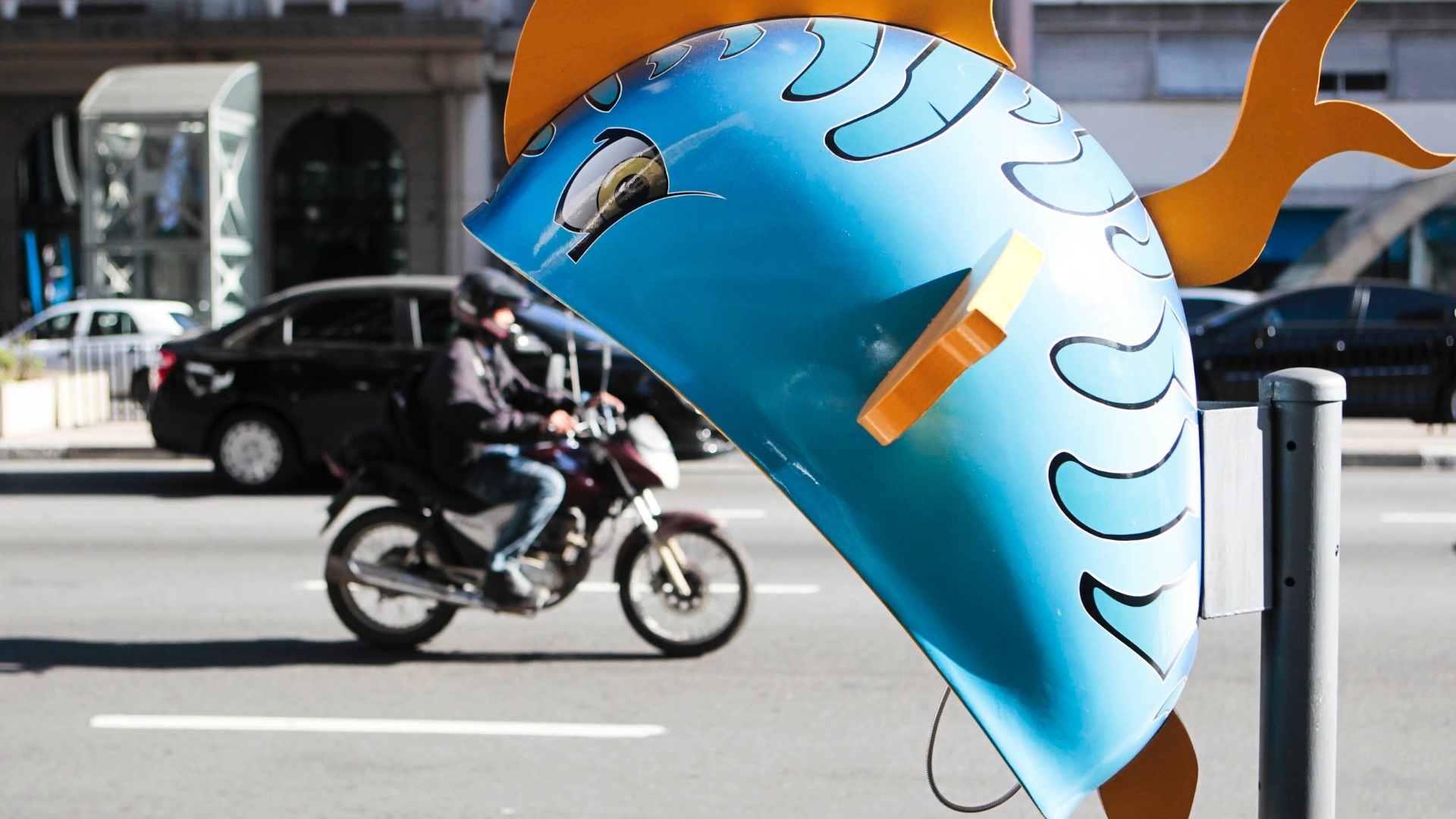 Orelhão é pintado para a "Call Parade", em SP (28/5/12) - Fernando Donasci/UOL