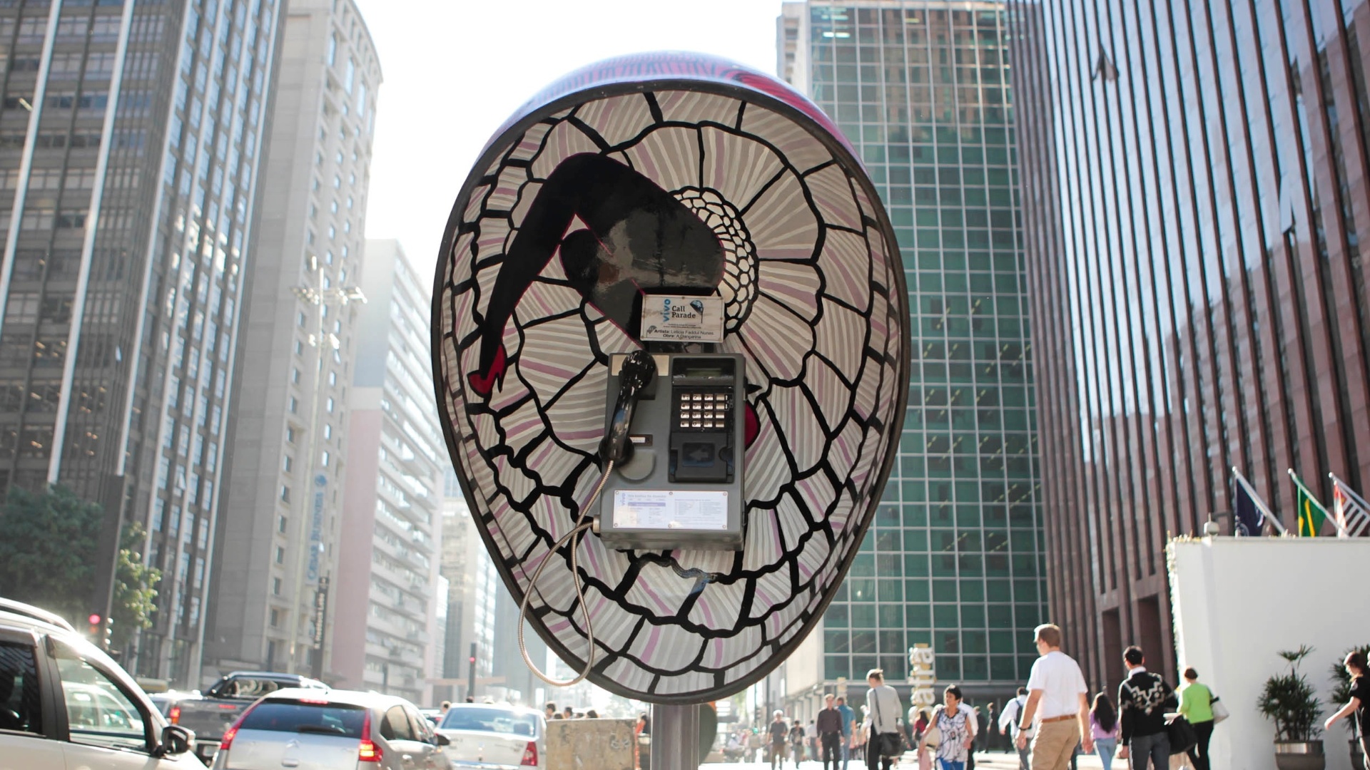 Orelhão é pintado para a "Call Parade", em SP (28/5/12) - Fernando Donasci/UOL