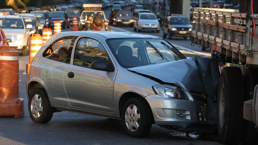 Há situações nas quais o motorista que trafega à frente é o causador de colisão traseira e, assim, deverá ser responsabilizado