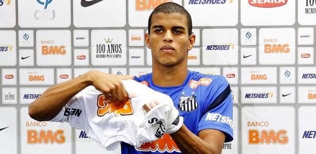 Ewerton Páscoa é um dos jogadores que ficam sem contrato no final deste ano - Divulgação/Santos FC
