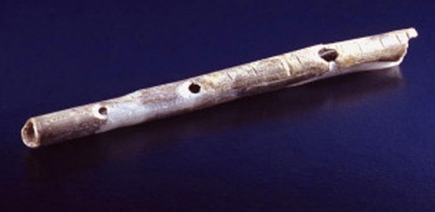 Grupo de pesquisadores encontrou exemplo de flauta primitiva em uma caverna no sul da Alemanha - Universidade de Tuebingen