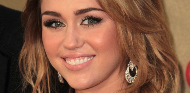Miley Cyrus é uma das consideradas para se tornar jurada do "American Idol"