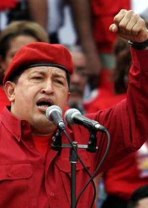 Hugo Chávez em fevereiro de 2006 - Francesco Spotorno/Reuters