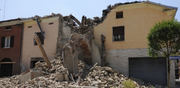 Terremoto de 5,8 na escala Richter destruiu edifícios no norte da Itália - AFP PHOTO / Geppy Toglia