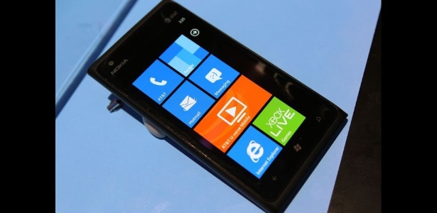 Lumia 900 representa uma evolução do Lumia 800; nos EUA, modelo oferece internet 4G - Júlio César Guimarães/UOL