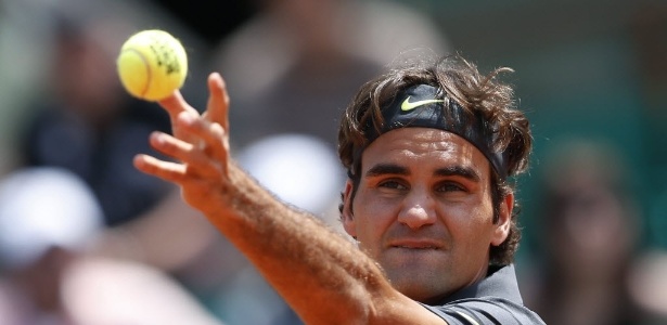 Roger Federer enfrentou o romeno Adrian Ungur pela segunda rodada em Roland Garros - AFP PHOTO / KENZO TRIBOUILLARD