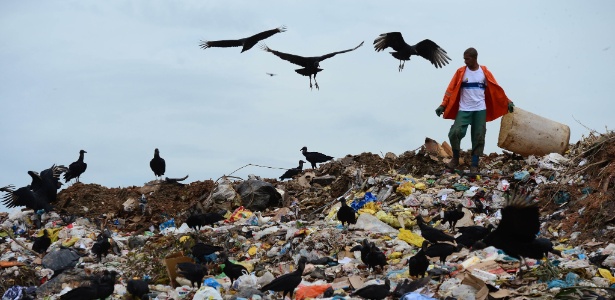 "O alto aproveitamento está mais ligado ao grande retorno financeiro obtido pelos catadores de lixo" - Christophe Simon/AFP