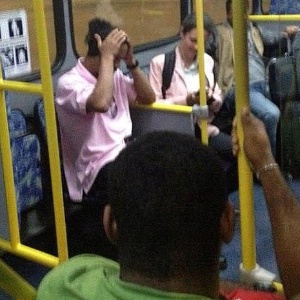 Ronaldinho Gaúcho desembarca no Rio de Janeiro após viagem para visitar a mãe em Porto Alegre - Reprodução/Twitter