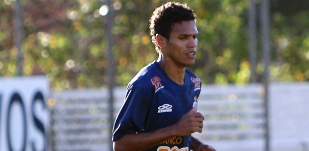 Atacante Fabinho mal começou a treinar no Cruzeiro e já se contundiu, virando dúvida - Washington Alves/Vipcomm