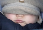 Agasalhar demais o bebê pode causar febre e desidratação; identifique os sinais de exagero - Thinkstock
