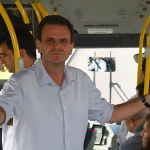 Paes promete implementar um novo sistema de fiscalização no transporte público do Rio. Empresas de ônibus que não estiverem funcionando com o número adequado de veículos serão multadas.