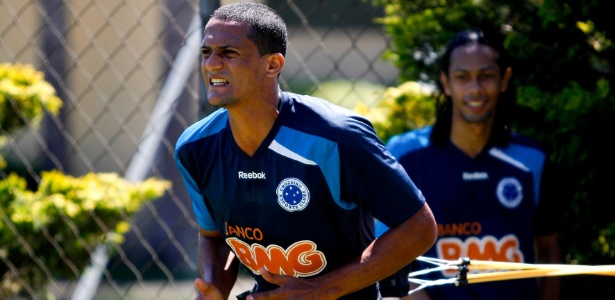 Zagueiro Mateus perdeu espaço no Cruzeiro na reta final do Brasileirão 2012 - Washington Alves/Vipcomm