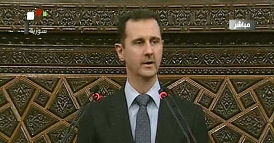 3.jun.2012 - Imagem da TV estatal síria mostra o presidente do país, Bashar al-Assad, discursando no Parlamento em Damasco, capital síria