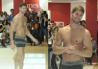 Ex-BBB Jonas desfila de cueca em evento de moda - AgNews