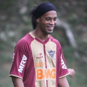 Apesar de não poder atuar nesta quarta-feira, Ronaldinho Gaúcho permaneceu na Cidade do Galo - Bruno Cantini/CAM