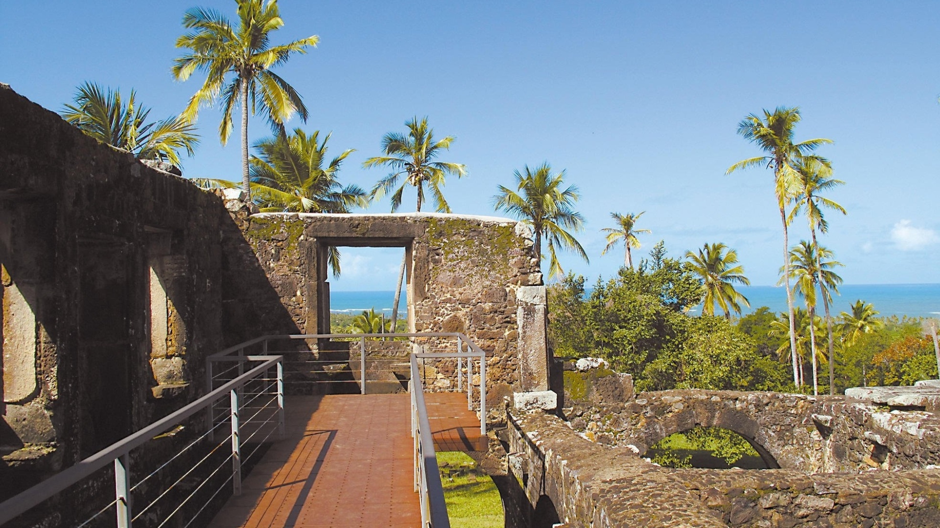 Castelo de Garcia D'Ávila, cuja construção começou em 1551, sendo a obra em pedra mais antiga do país, a quatro quilômetros da praia do Forte, na Bahia - Ricardo Davino/Folhapress