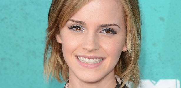 Emma Watson apostou na sombra branca para a produção do MTV Movie Awards - Getty Images