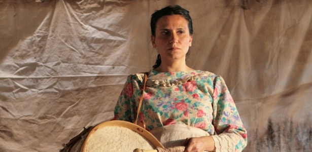 Francisca Gavilán interpreta Violeta Parra, em "Violeta foi para o Céu", do chileno Andrés Wood - Divulgação
