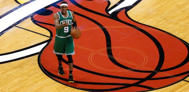 Rajon Rondo, armador dos Celtics, foi um dos destaques na vitória sobre o Heat - J. Meric/Getty Images/AFP