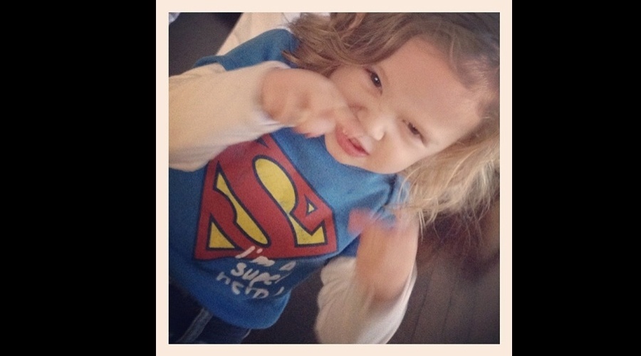 Adriane Galisteu divulgou foto do filho Vittorio com uma camisa do Super-Homem (6/5/12)