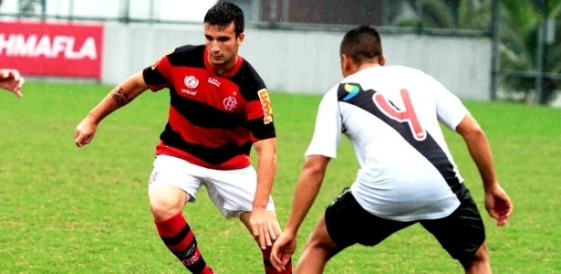 Lucas (E) fez o primeiro gol do Flamengo no jogo e provocou vascaínos nas redes sociais - Fernando Azevedo/ Fla Imagem