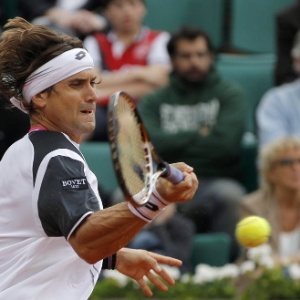 David Ferrer ataca Andy Murray durante sua vitória em quatro sets nas quartas de Roland Garros - Gonzalo Fuentes/Reuters