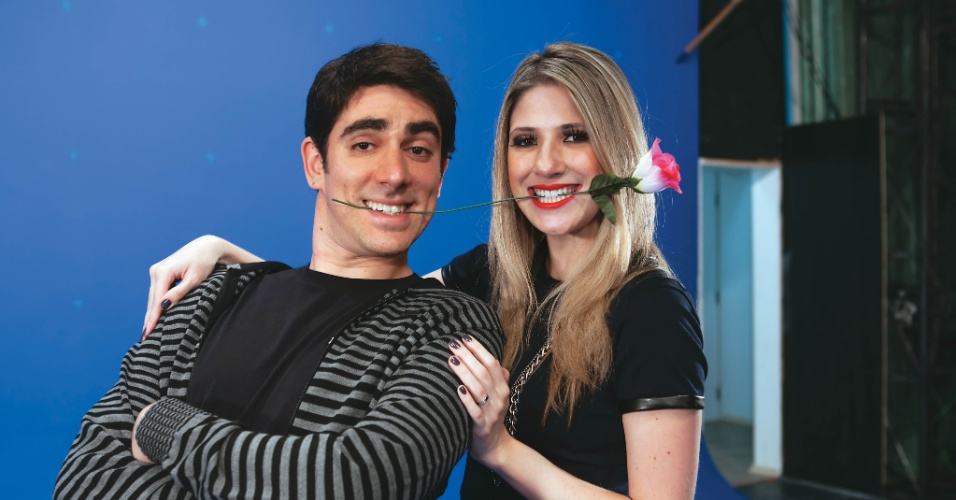 Marcelo Adnet e Dani Calabresa em cena romântica; casal está junto há cinco anos