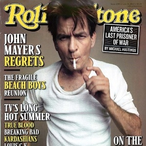 O ator Charlie Sheen é capa da edição de junho da revista 