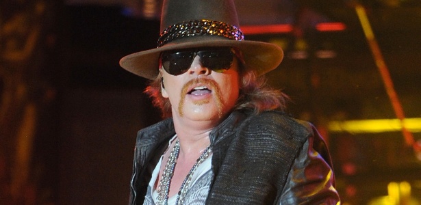 O vocalista Axl Rose durante show do Guns N`Roses em Hollywood em 2012 - Jason Merritt/Getty Images