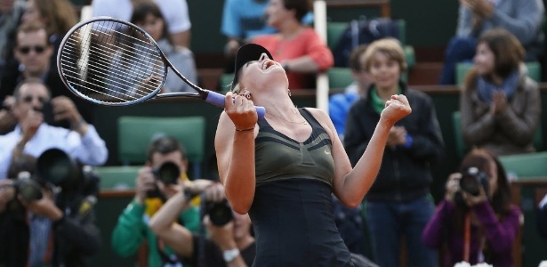 Sharapova vibra muito após vencer Kvitova e avançar à decisão em Roland Garros - AFP PHOTO / JACQUES DEMARTHON